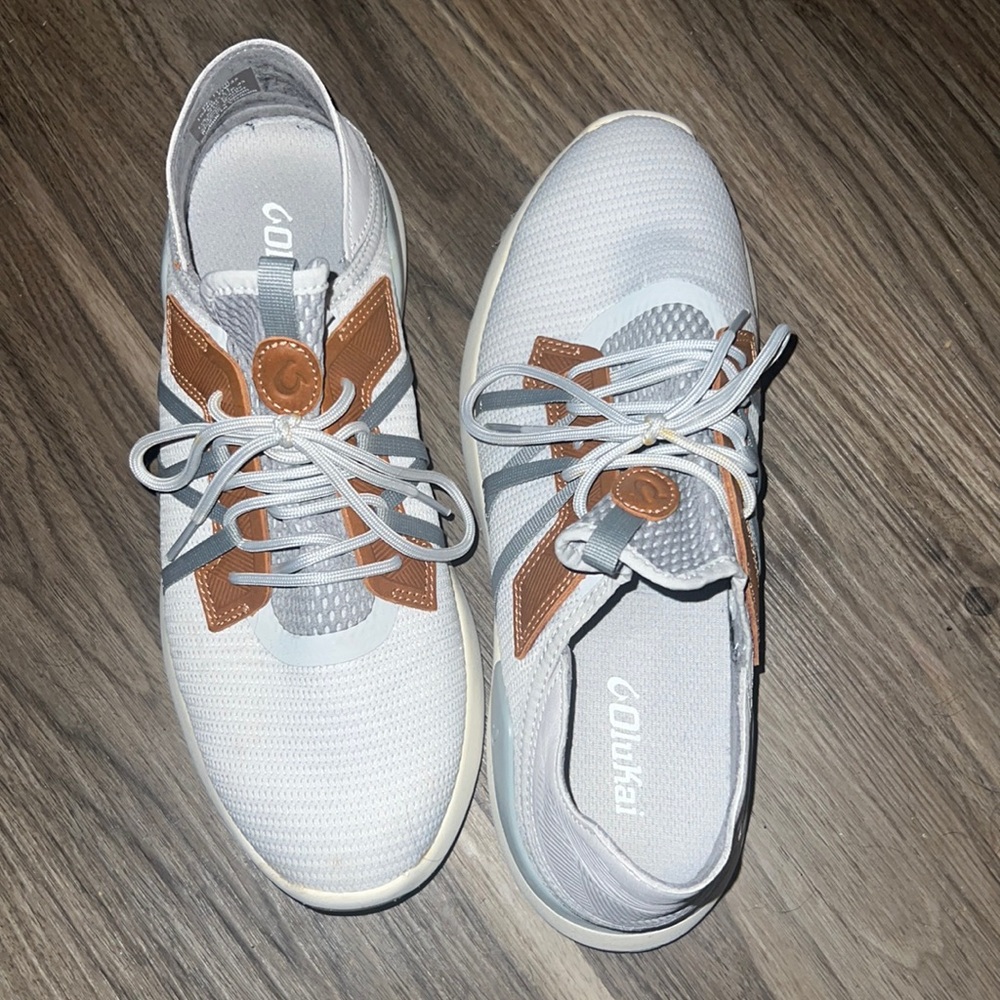 OluKai  mens Mio Li shoes Mist gray/poi in new condition